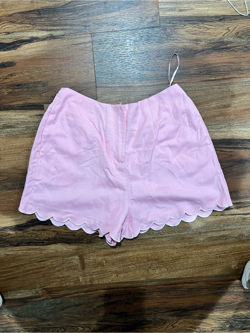 Pink Scalloped Hem Women's Shorts